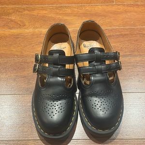 DR. MARTENS
Black 8065 Mary Jane Oxfords 39EU